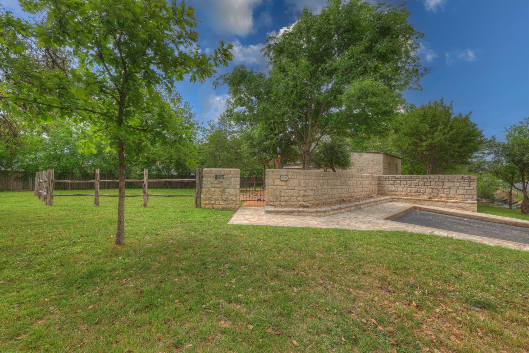 Town Creek Cabin Walk To Main St Villa Fredericksburg Esterno foto